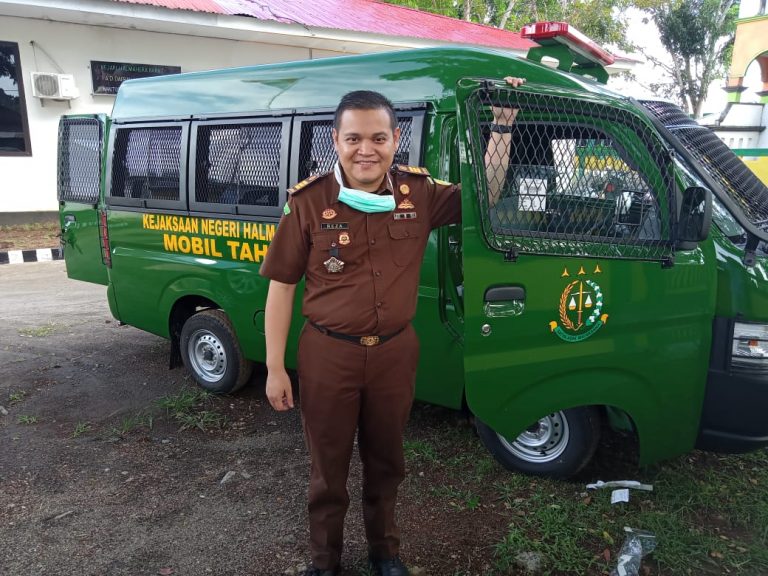 Kejari Halbar Dapat Bantuan Mobil Tahanan Dari Kejagung