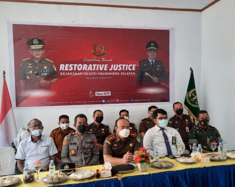 Kajari Halsel Launching Kampung Restorative Justice di Desa Labuha