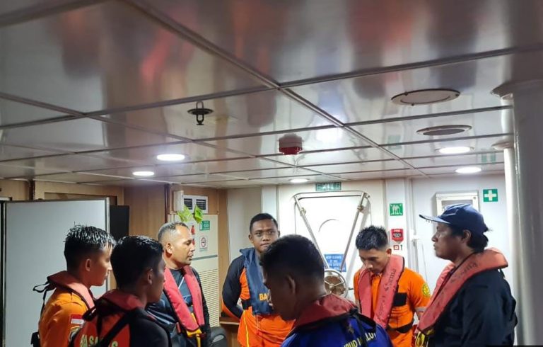 Cuaca Buruk SB Kie Besi Hilang Arah di Perairan Makian
