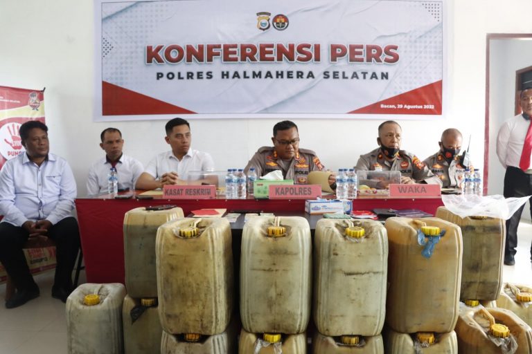 Polres Halsel Ungkap 4 Kasus Penyalahgunaan BBM subsidi Hingga Judi