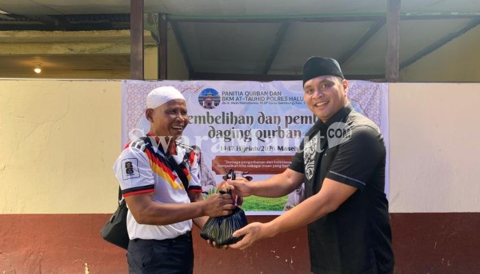 Polres Halmahera Utara Bagikan Daging Kurban ke Masyarakat