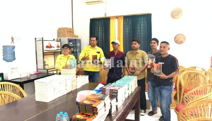 NHM Peduli Salurkan Ratusan Buku untuk Mahasiswa Lingkar Tambang   