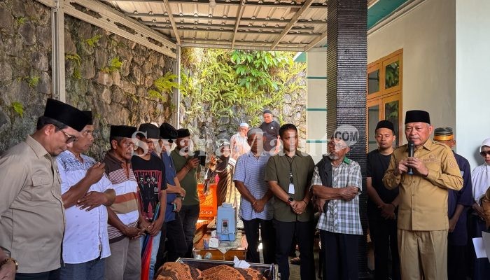 Didampingi Kadikbud, Wagub Malut Lepas Kepergian Almarhum Irwan Sahuleka