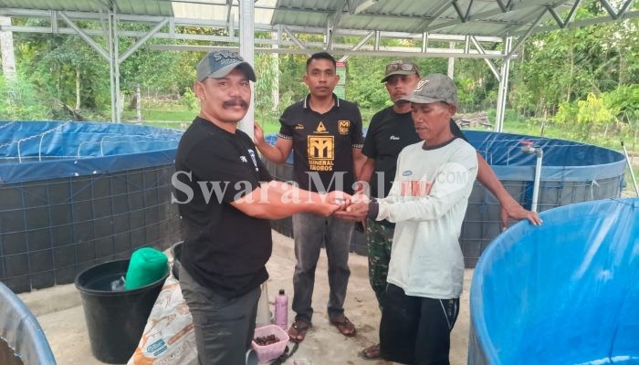 BUMDes Soahukum Salurkan Bibit Ikan Bantuan NHM Peduli