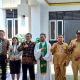 Wakili Bupati, Asisten II Wenas Rompis Resmikan Rumah Pastori Jemaat Sion Soakonora