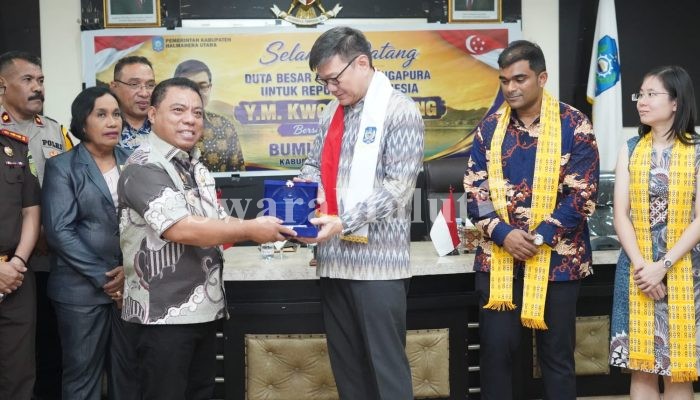 Dubes Singapura Kwok Fook Seng Temui Bupati Piet Hein Babua