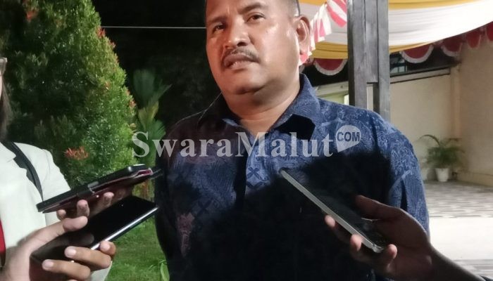 Kesbangpol Halut Serahkan Honor Rp3 Juta dan Sertifikat Kepada Paskibraka   