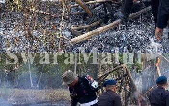 Kompi 1 Yon A Pelopor Brimob Halmahera Utara Berhasil Padamkan Kebakaran Lahan Milik Warga Desa Mawea